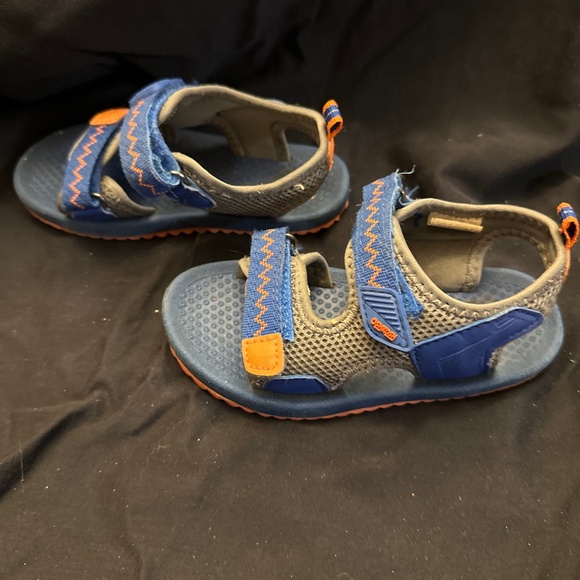 Oshkosh Boys Sandals, size 9 - Picture 2 of 2